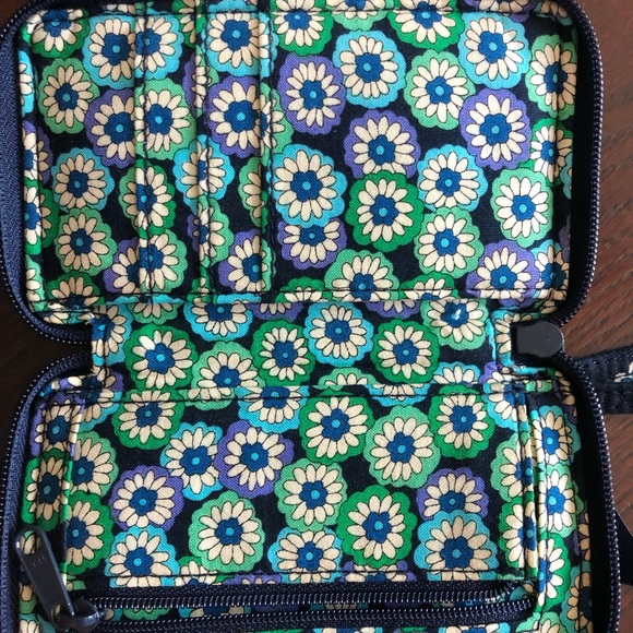 Vera Bradley wristlet - Picture 3 of 4